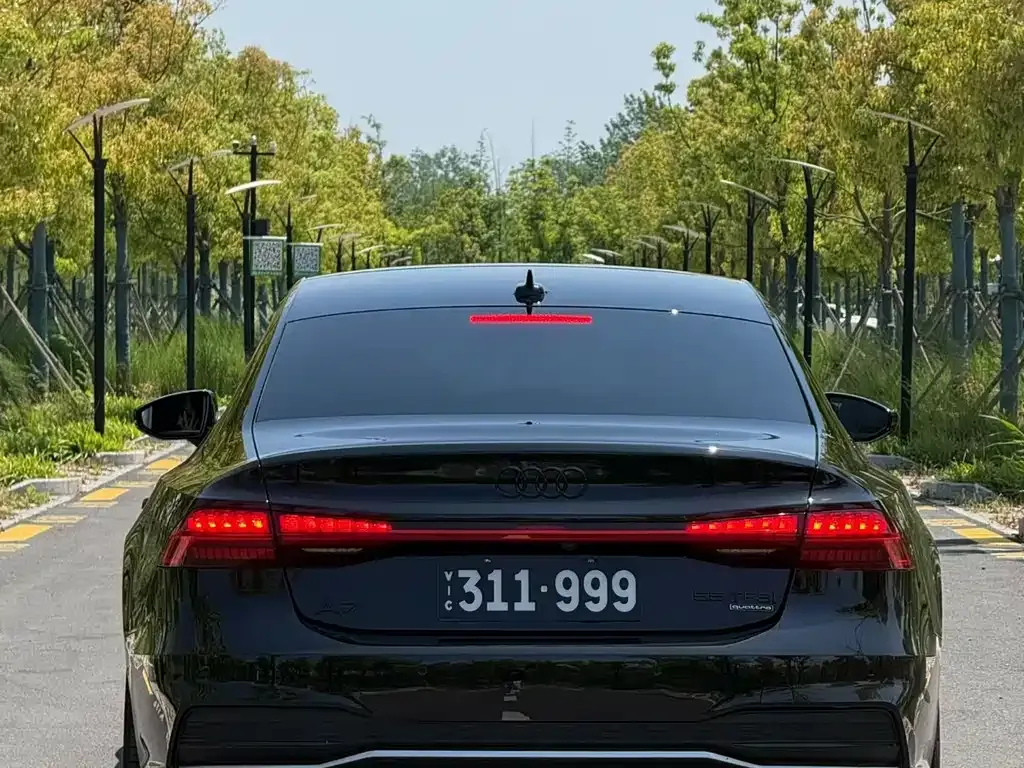 Audi A7L — фото 6