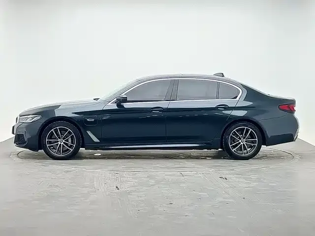 BMW 5 Series New Energy — фото 7