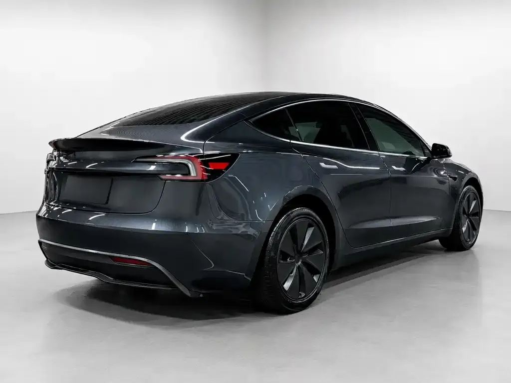 Tesla Model 3 — фото 2