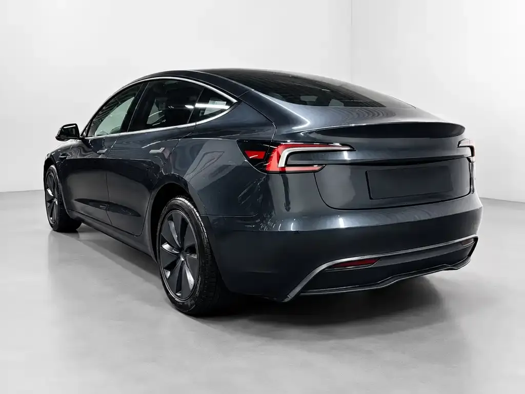 Tesla Model 3 — фото 4