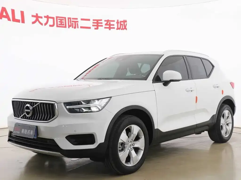 Volvo XC40 — фото 1