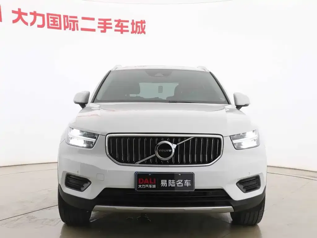 Volvo XC40 — фото 4