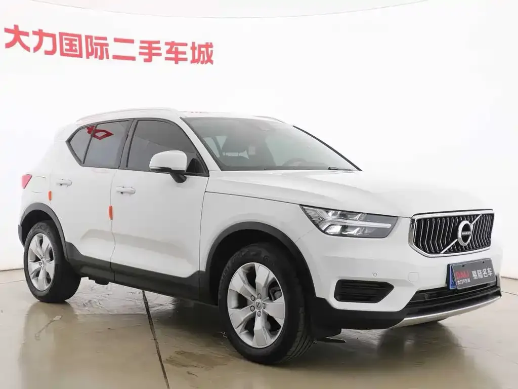 Volvo XC40 — фото 2