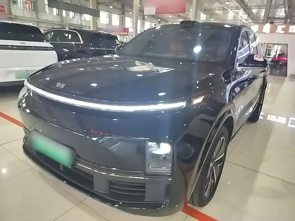 Li Auto L8 — фото 6