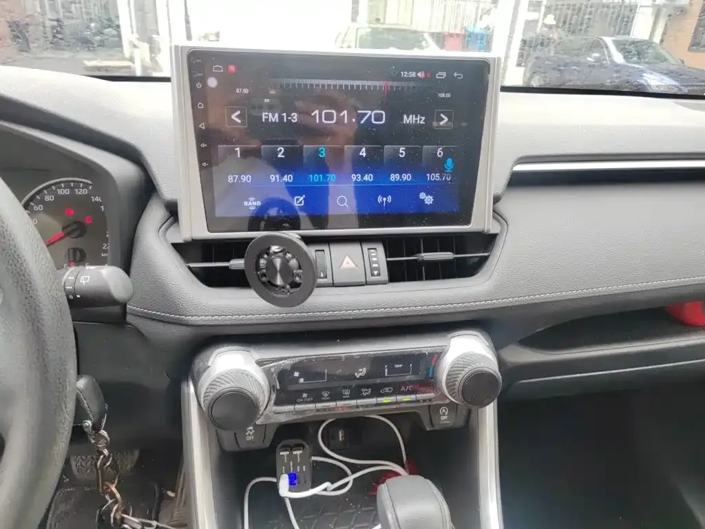 Toyota RAV4 — фото 2