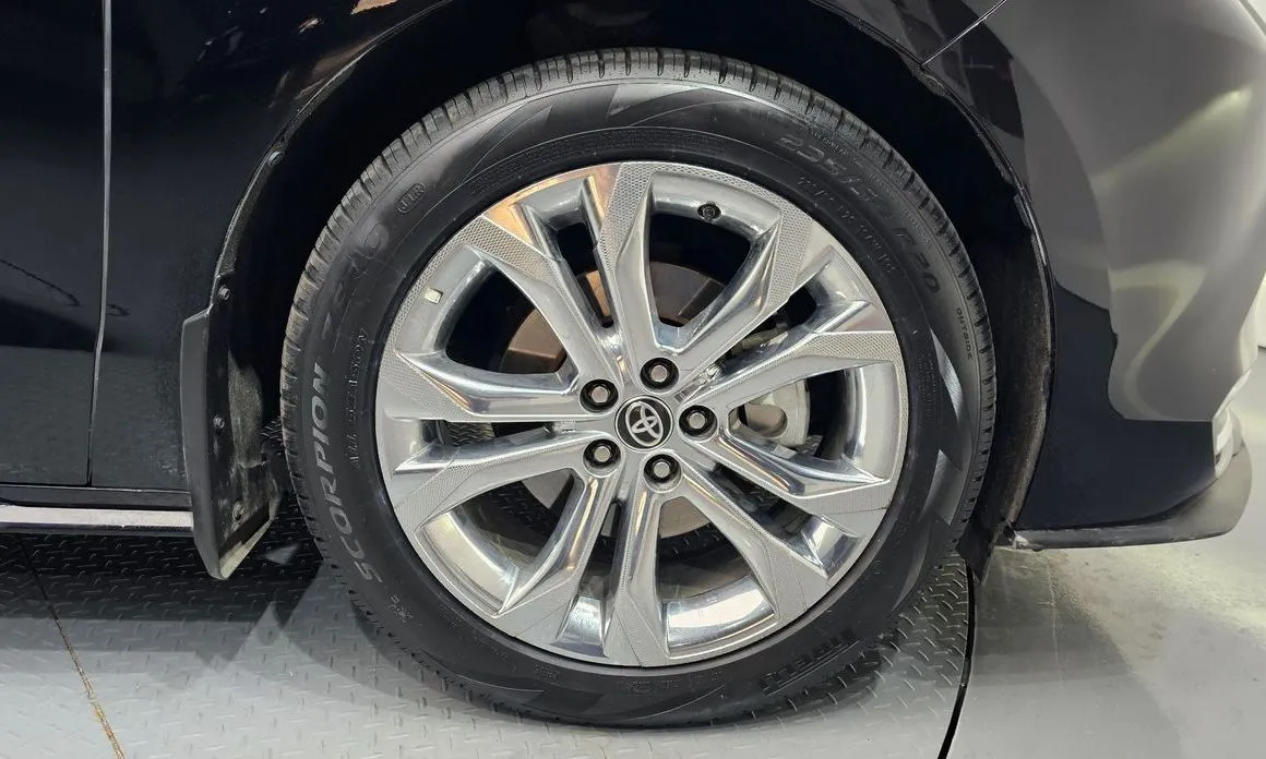 Toyota Sienna — фото 9