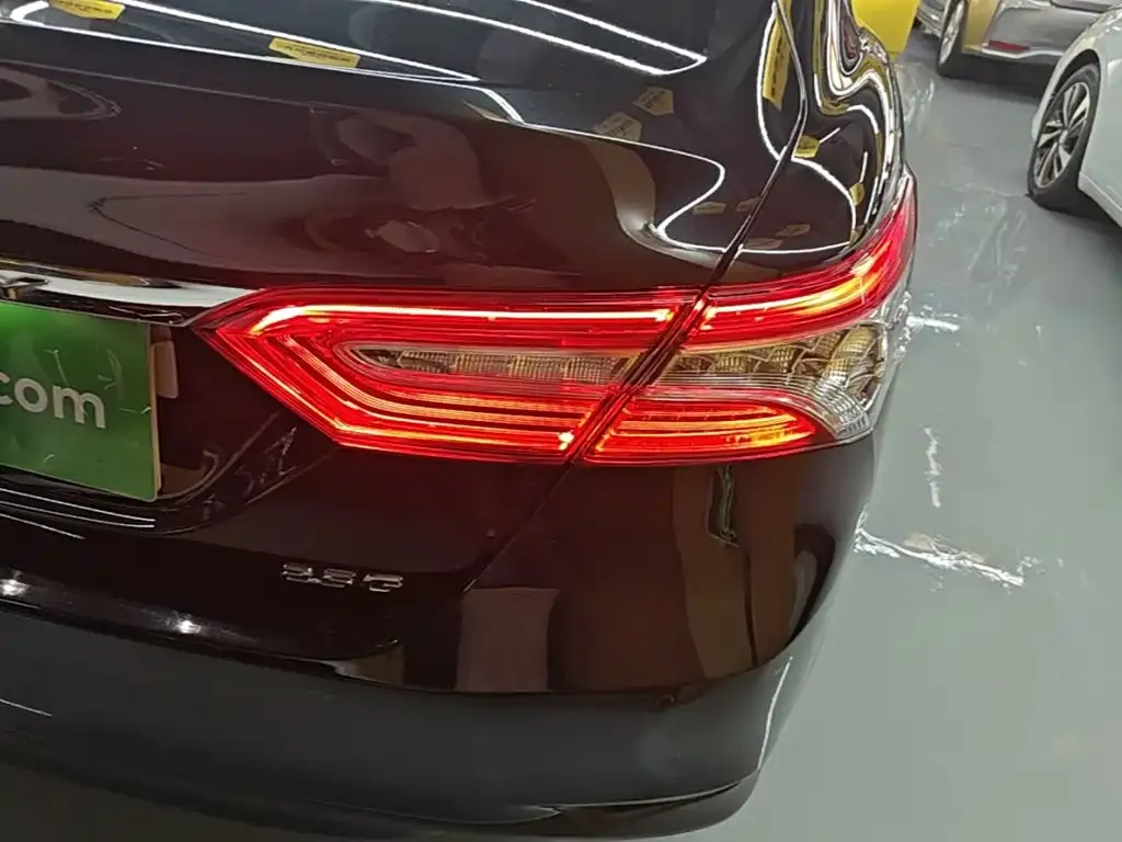 Toyota Camry — фото 9