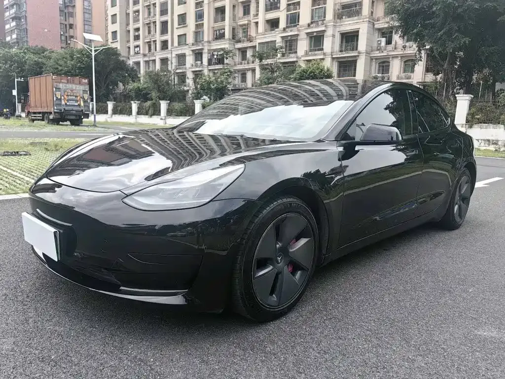 Tesla Model 3 — фото 1