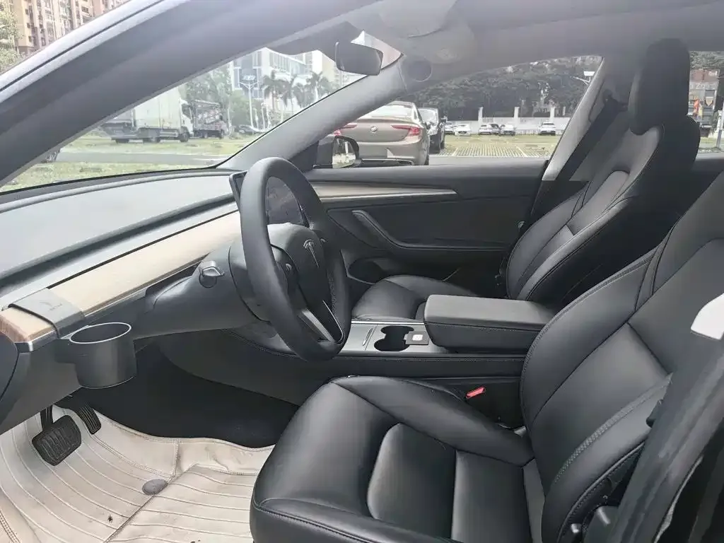 Tesla Model 3 — фото 3