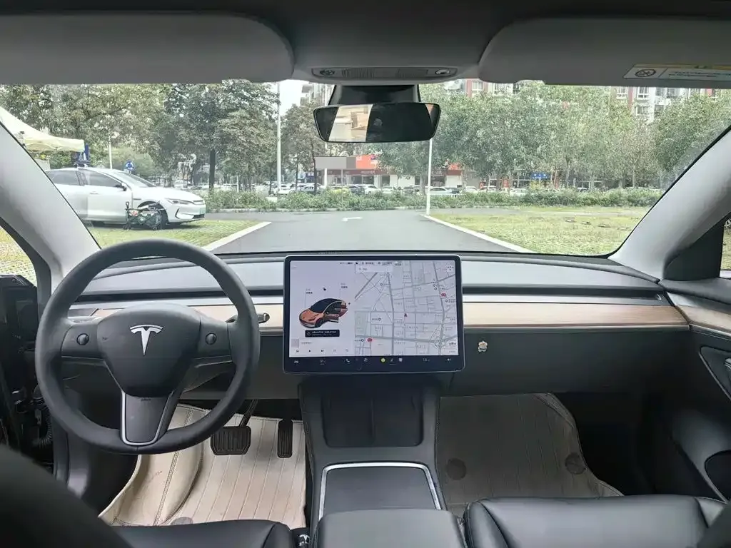 Tesla Model 3 — фото 4