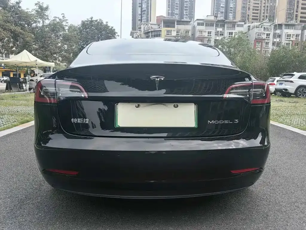Tesla Model 3 — фото 7