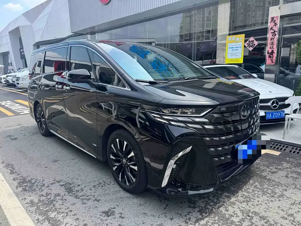 Toyota Alphard — фото 3