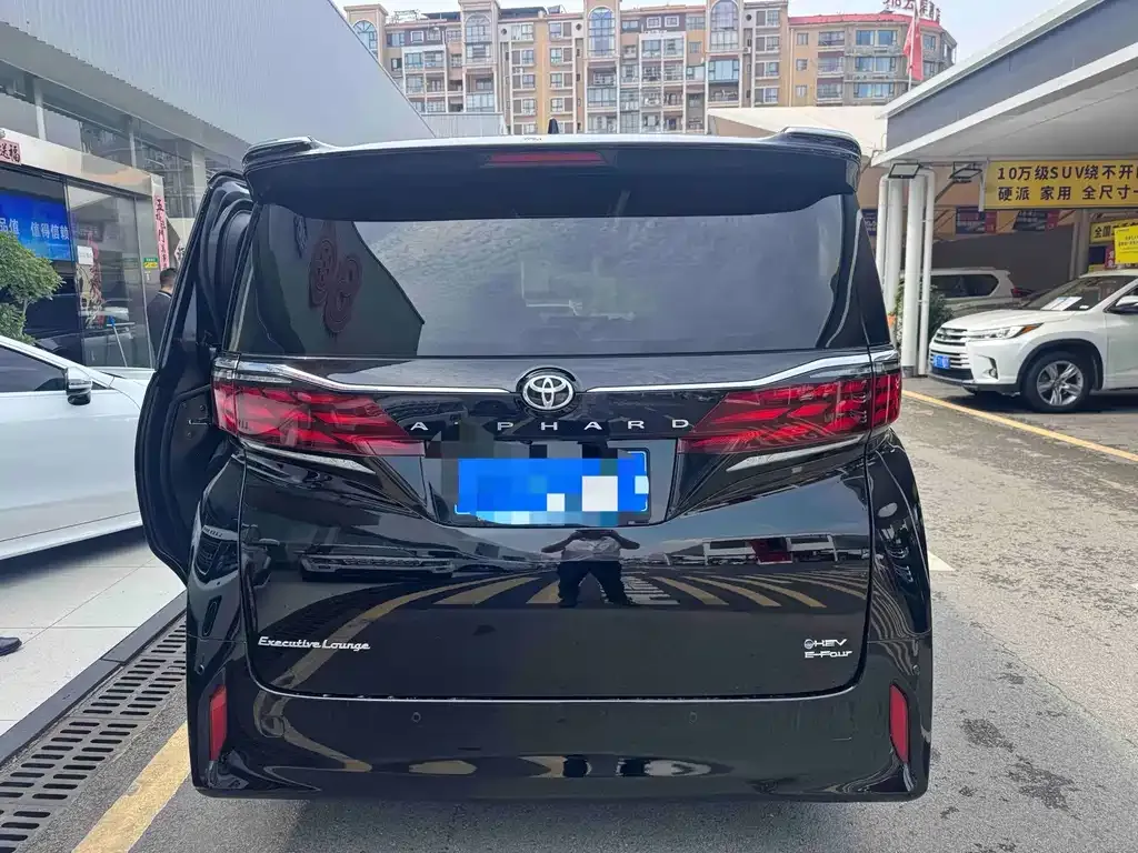 Toyota Alphard — фото 4