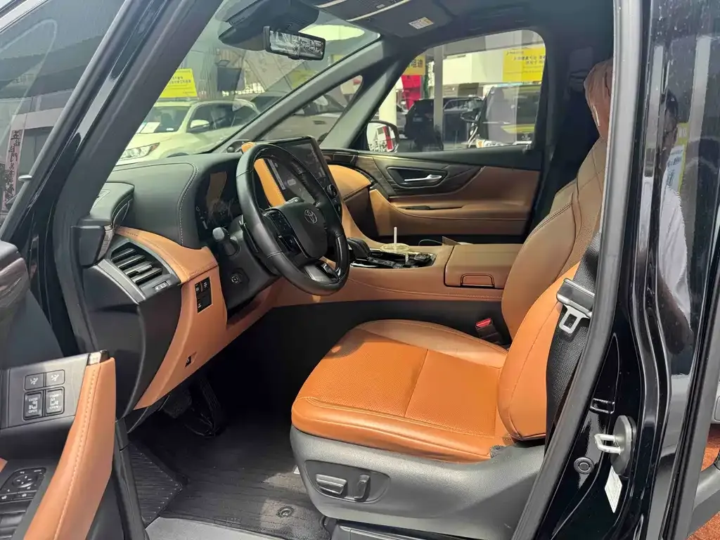 Toyota Alphard — фото 5