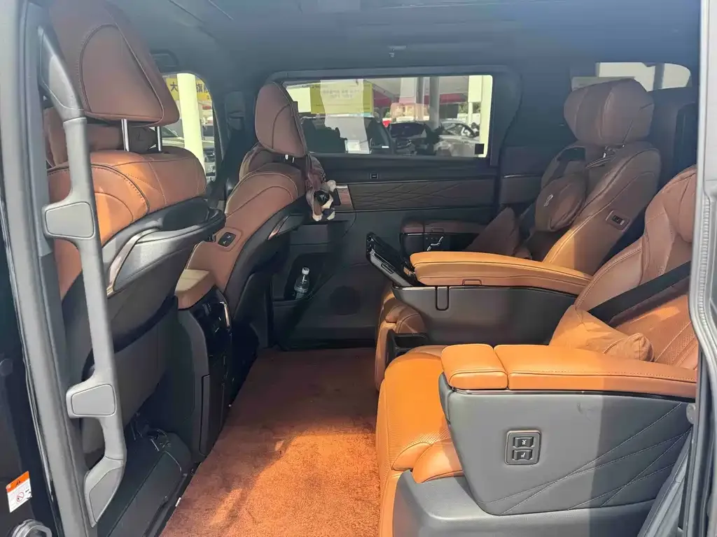 Toyota Alphard — фото 6