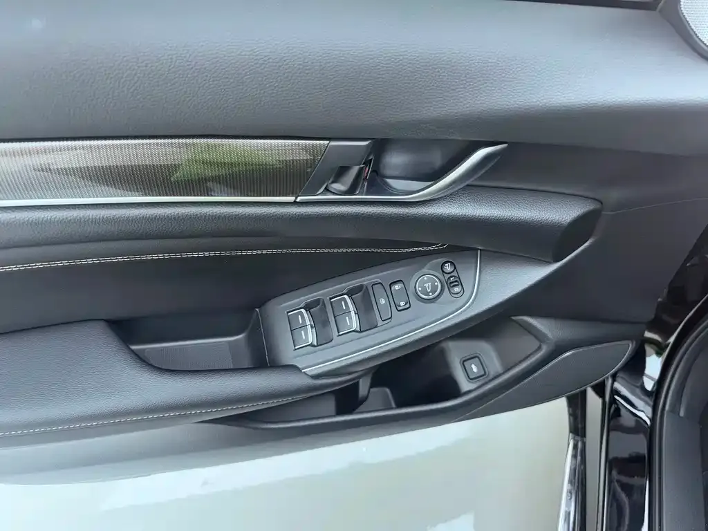 Honda Accord — фото 10