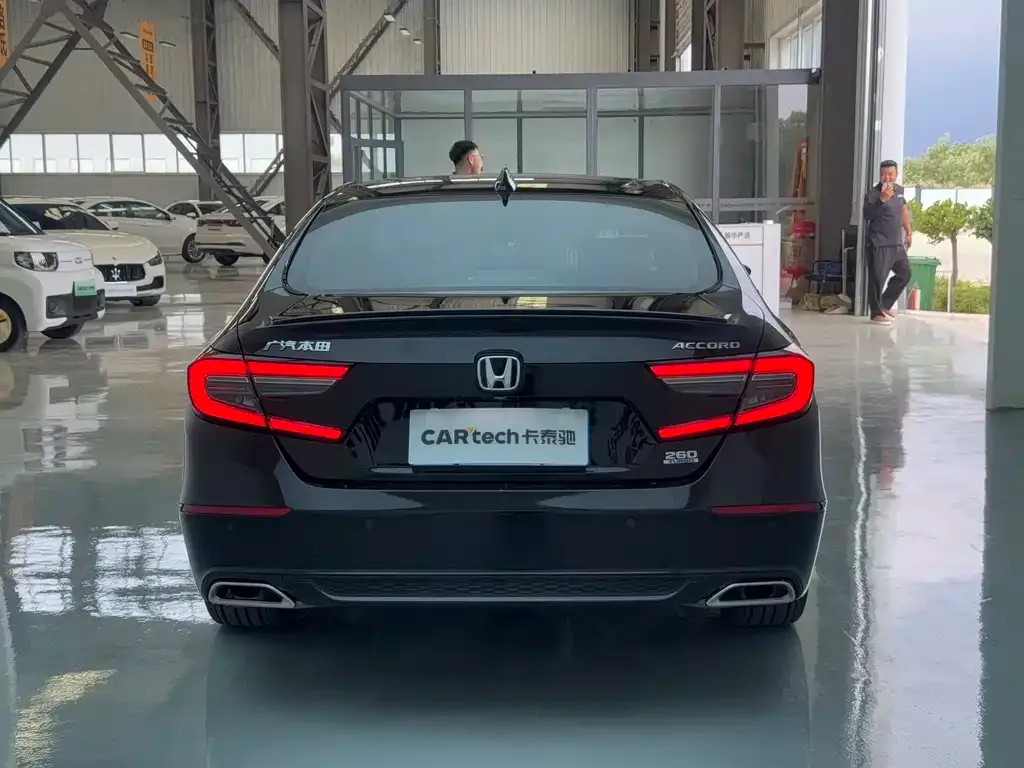 Honda Accord — фото 8