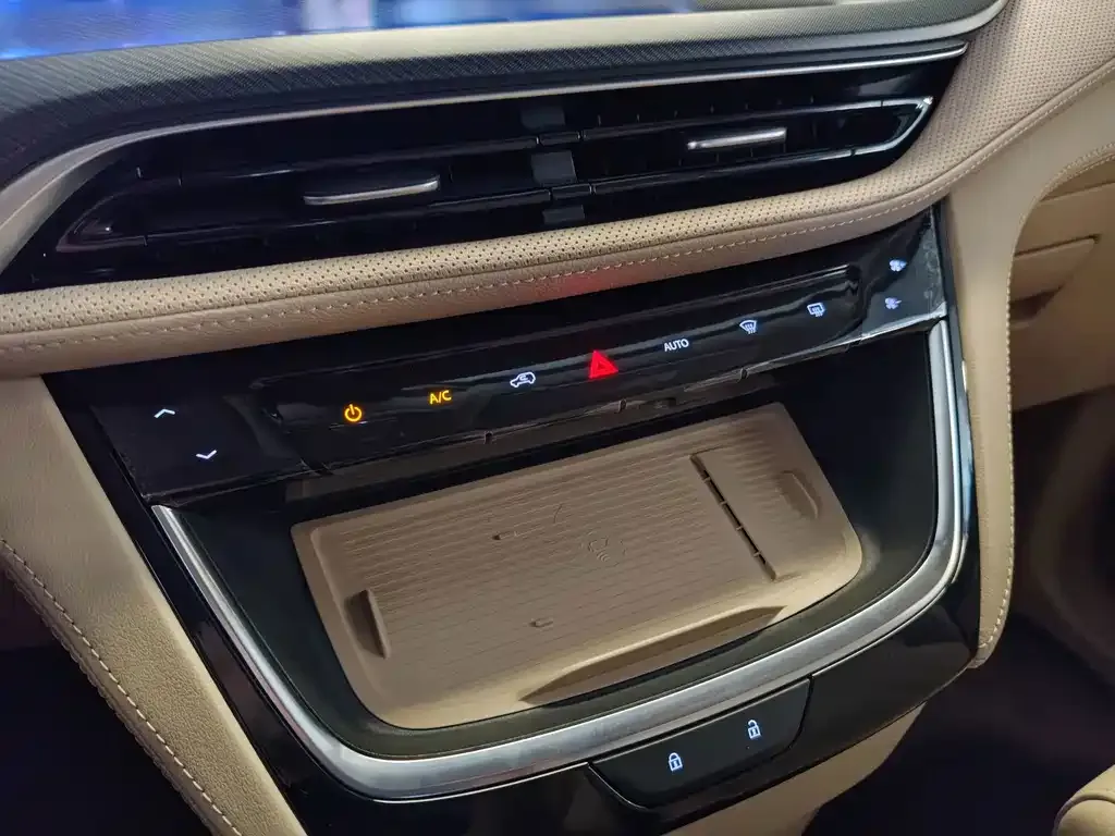 Buick GL8 Hybrid — фото 10