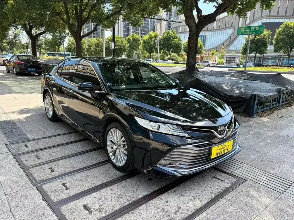 Toyota Camry — фото 8
