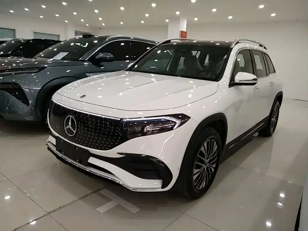Mercedes-Benz EQB — фото 1