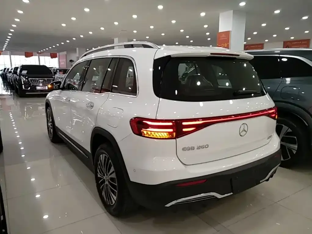 Mercedes-Benz EQB — фото 10