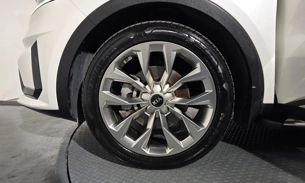 Kia Sorento — фото 10
