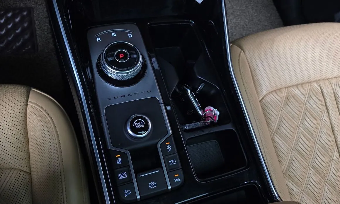 Kia Sorento — фото 9