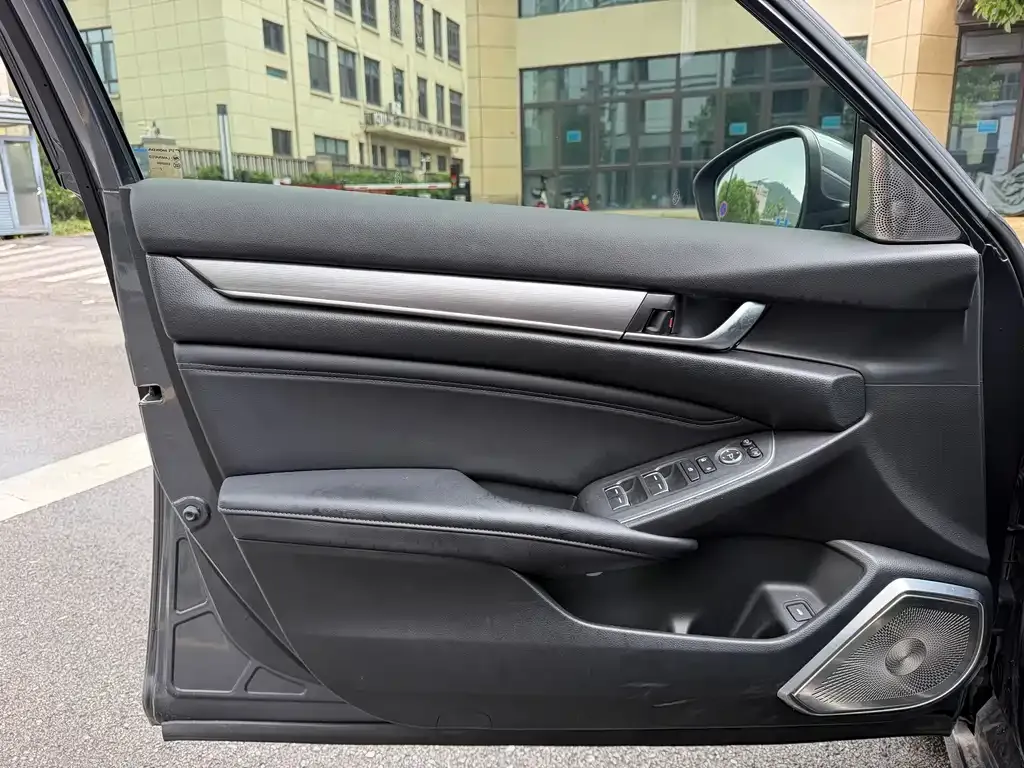 Honda Accord — фото 6