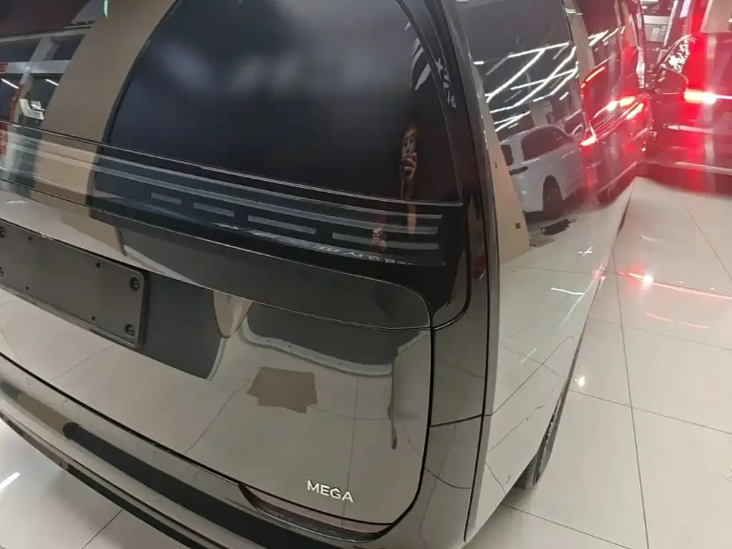 Li Auto MEGA — фото 4
