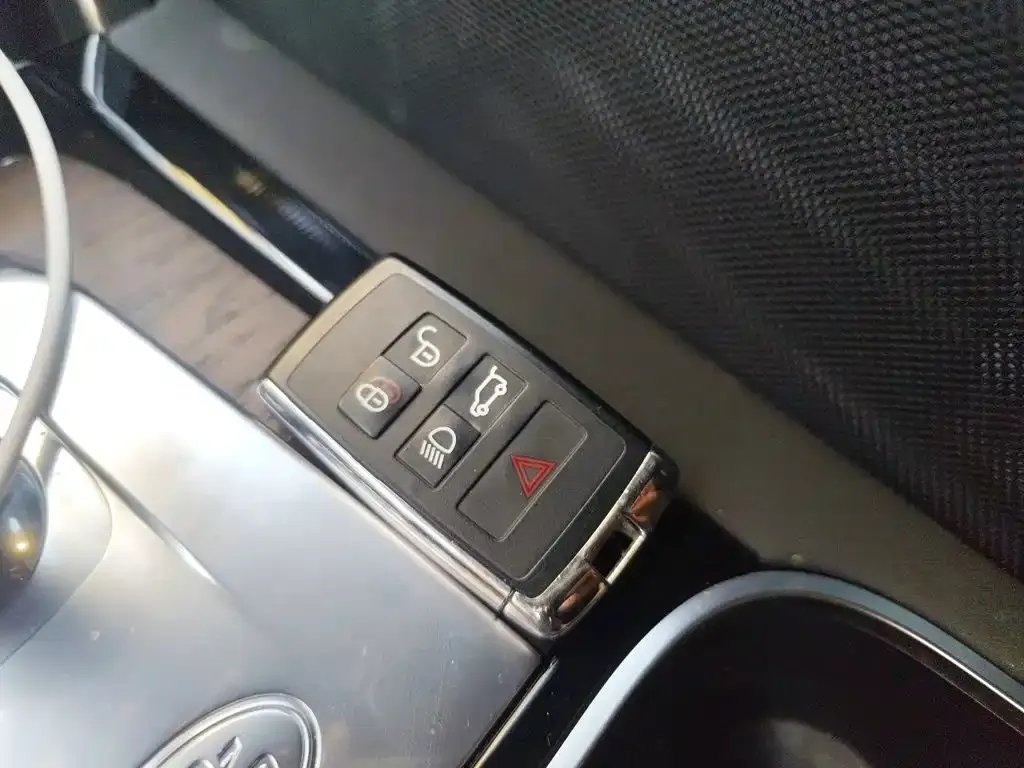 Land Rover Discovery Sport Hybrid — фото 7