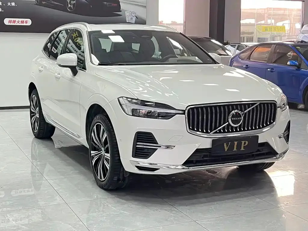 Volvo XC60 PHEV — фото 6