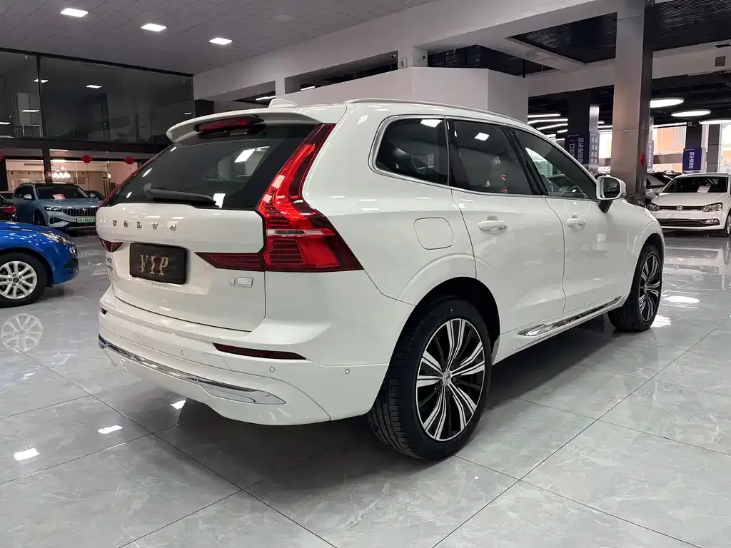 Volvo XC60 PHEV — фото 9