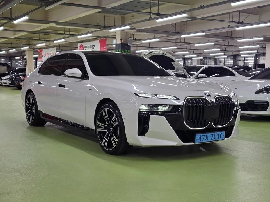 BMW i7 — фото 8