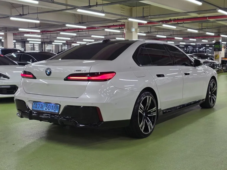 BMW i7 — фото 6