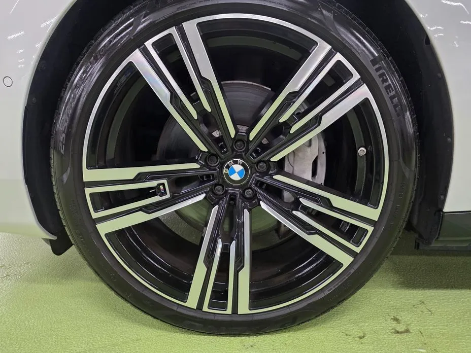 BMW i7 — фото 7