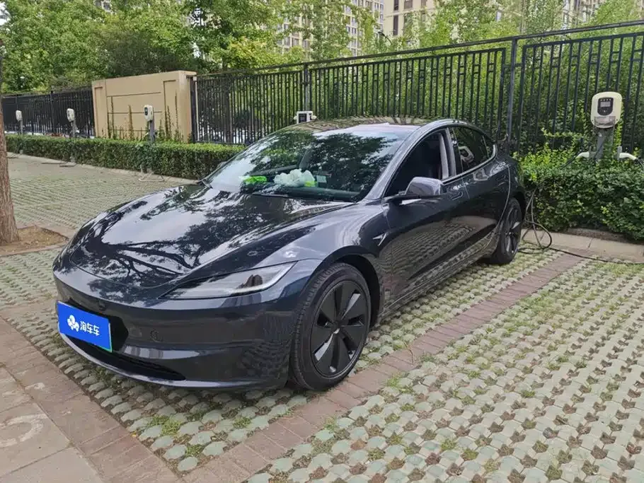 Tesla Model 3 — фото 1