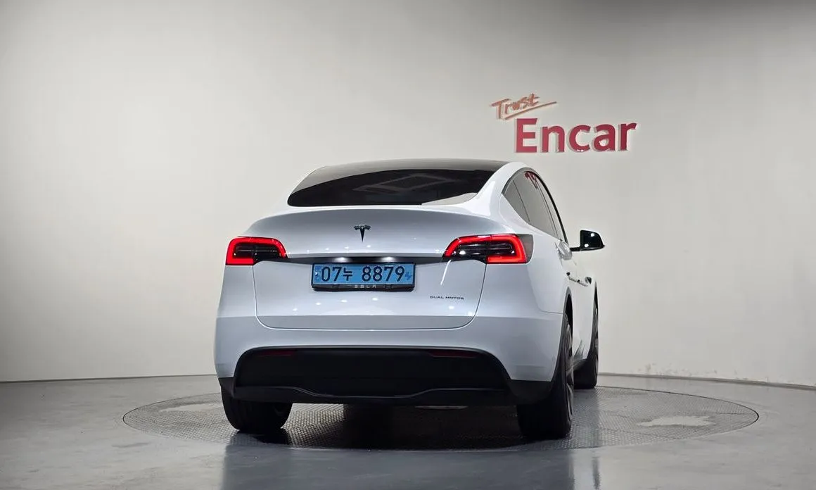 Tesla Model Y — фото 8