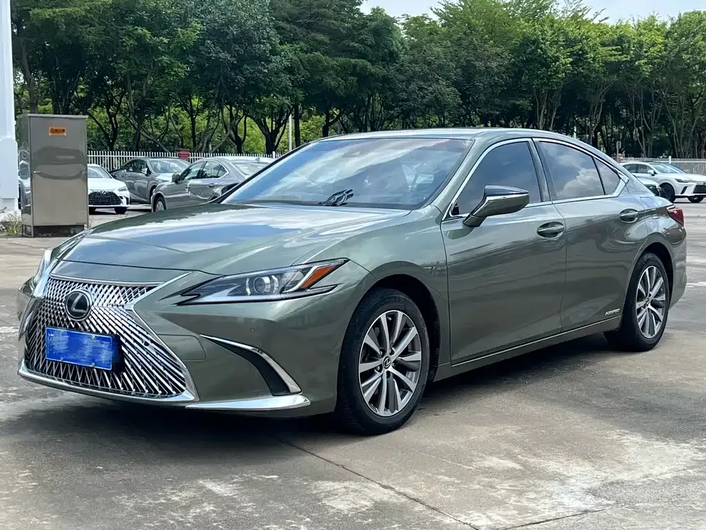 Lexus ES — фото 1