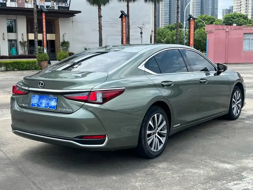 Lexus ES — фото 10