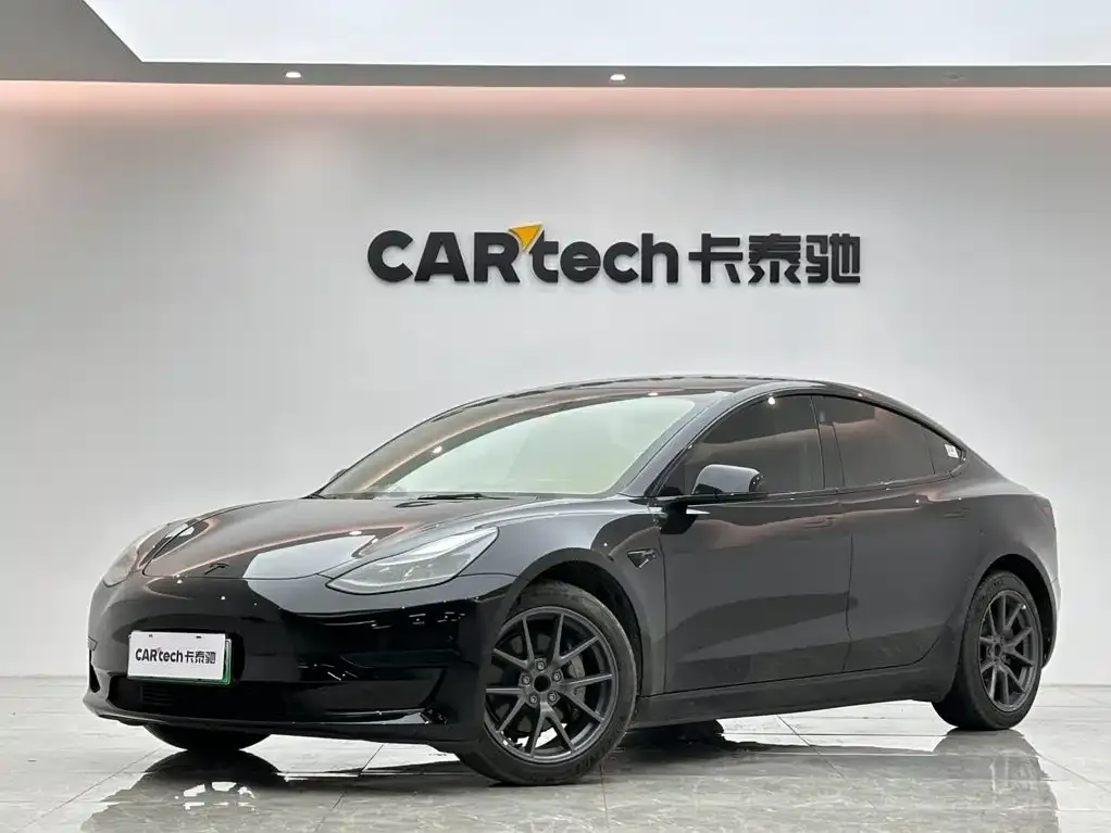 Tesla Model 3 — фото 1