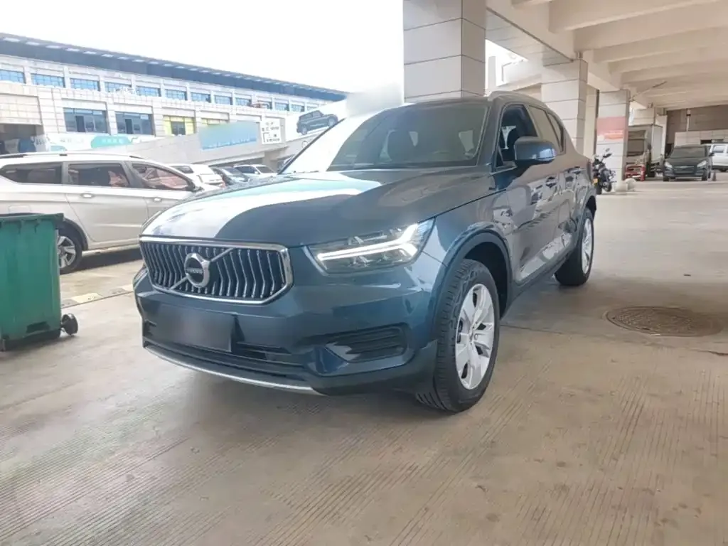 Volvo XC40 — фото 1