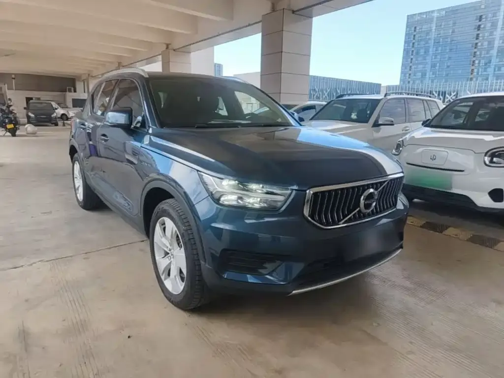 Volvo XC40 — фото 7