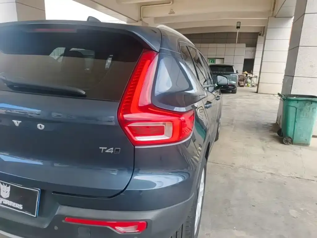 Volvo XC40 — фото 10