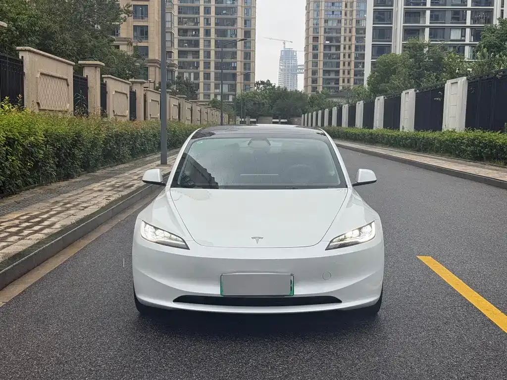 Tesla Model 3 — фото 3