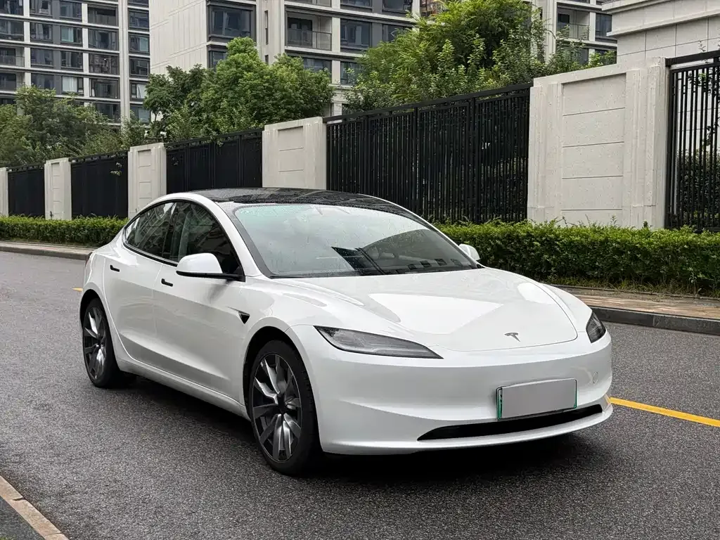 Tesla Model 3 — фото 7