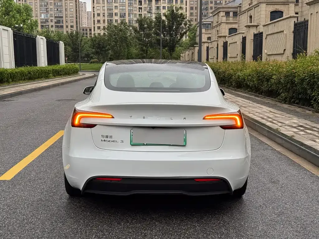 Tesla Model 3 — фото 10