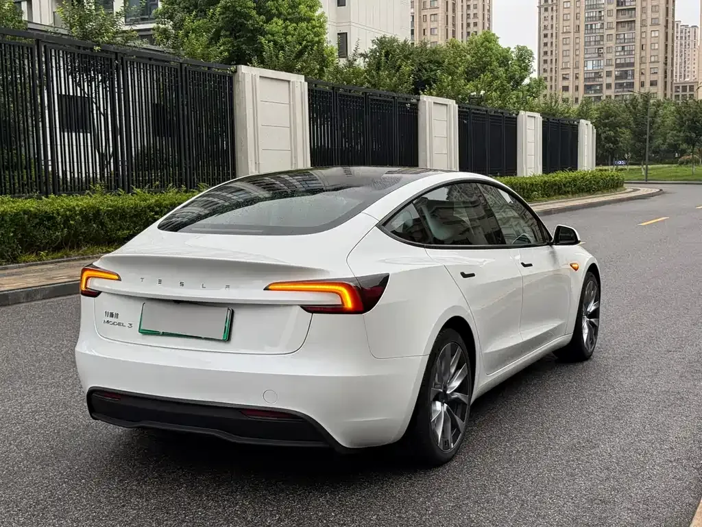 Tesla Model 3 — фото 5
