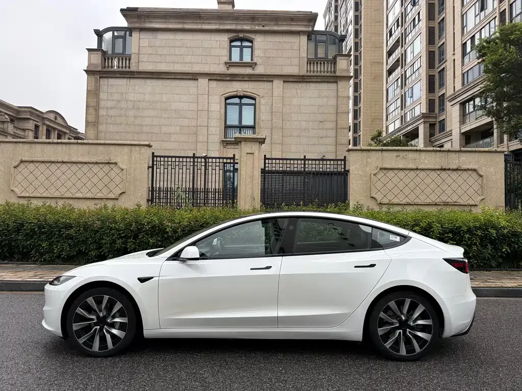 Tesla Model 3 — фото 8
