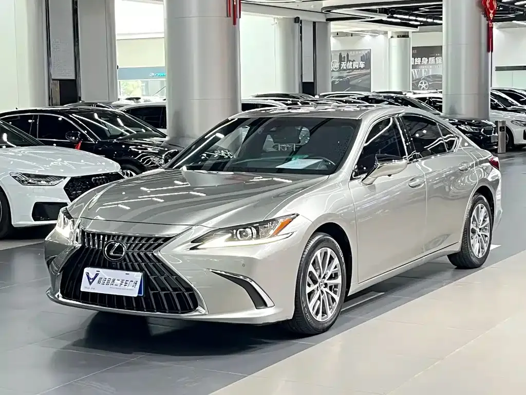 Lexus ES — фото 1