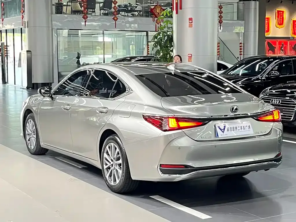 Lexus ES — фото 9